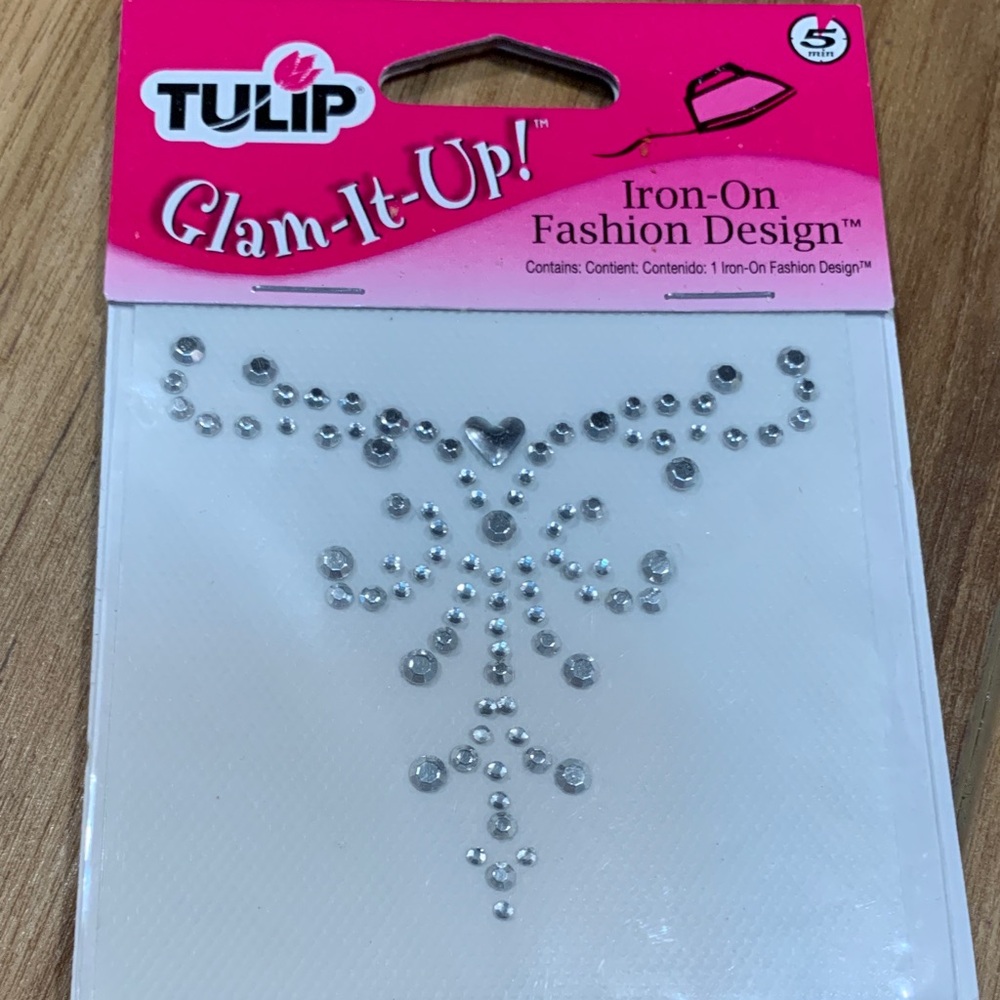 Tulip glam-it-up! Iron on fashion design kit 3” by 3”